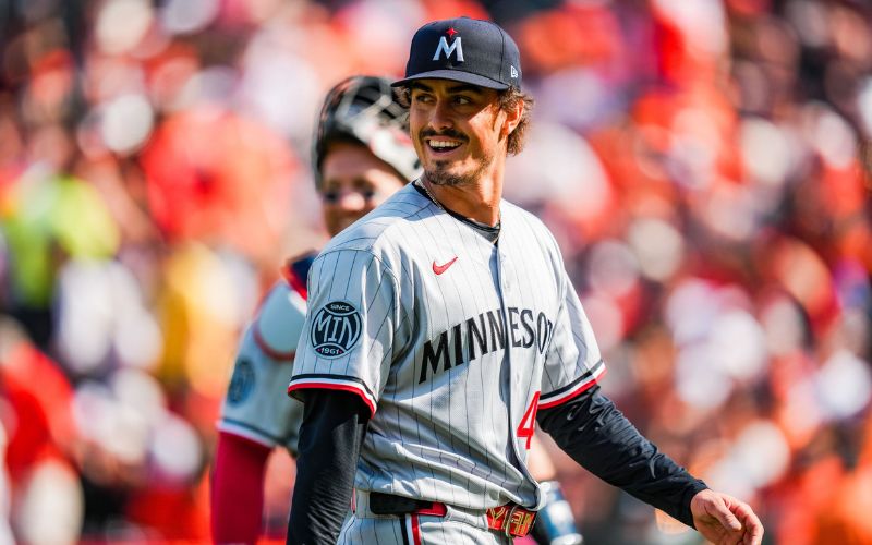 Twins lose pitchers duel on opening day