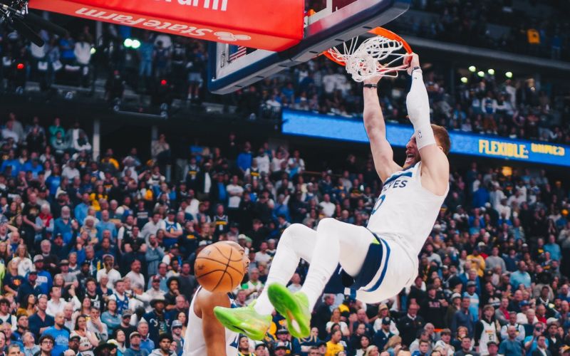 Wolves tie up series with Denver