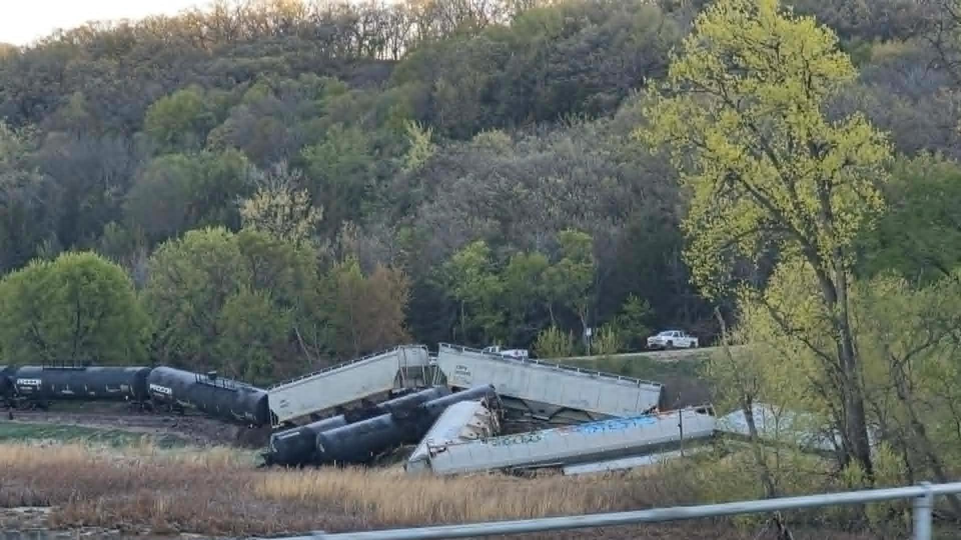TRAIN DERAILS NEAR HENDERSON