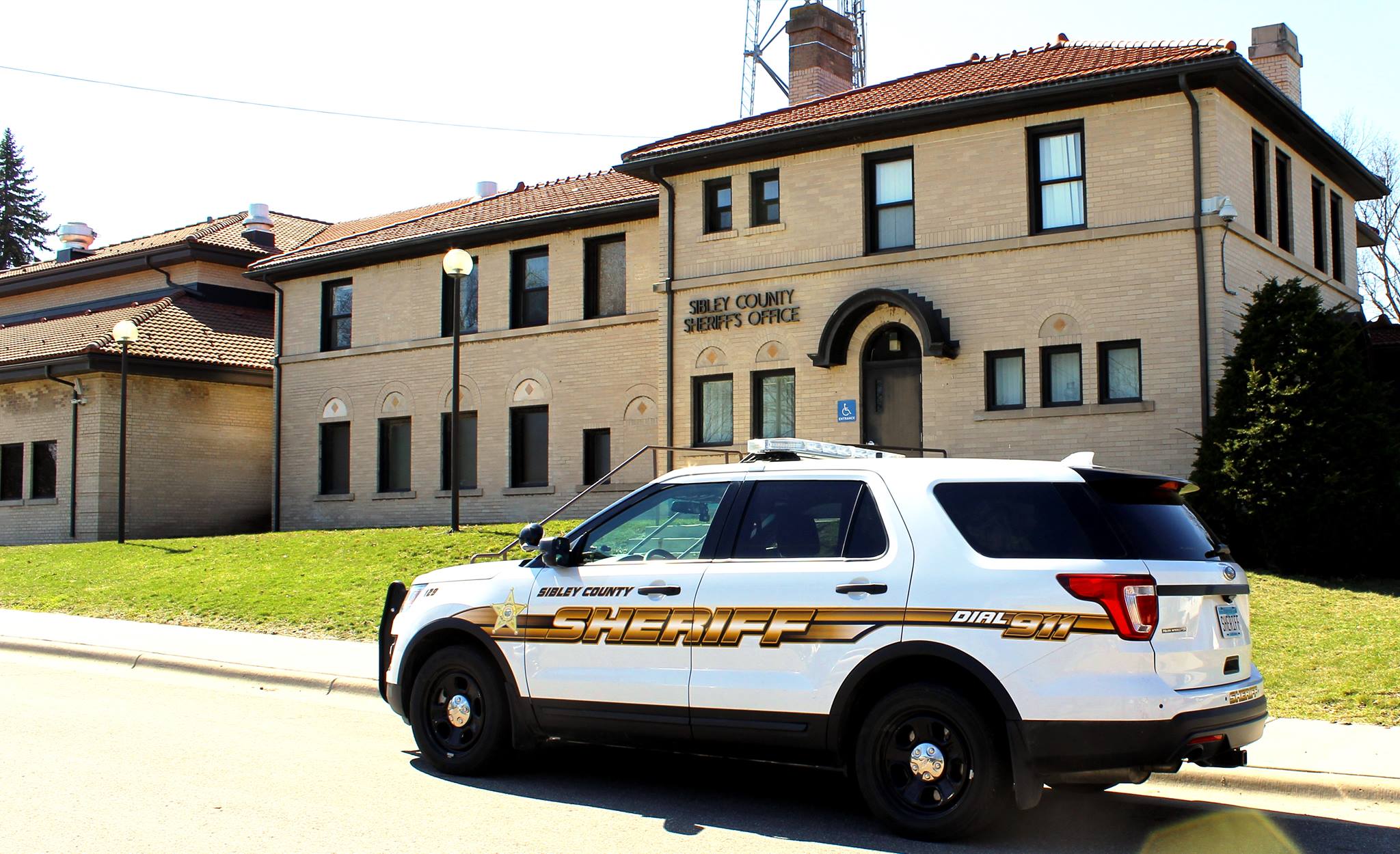 SIBLEY COUNTY AUTHORITIES INVESTIGATING VEHICLE CRASH