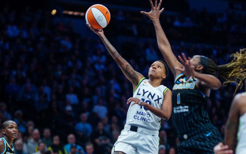 Lynx fall to 2-2