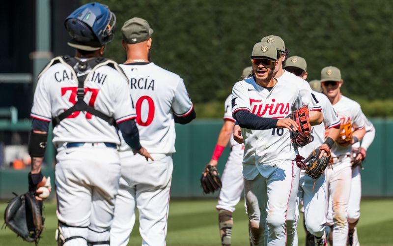 Twins salvage a win vs Brewers