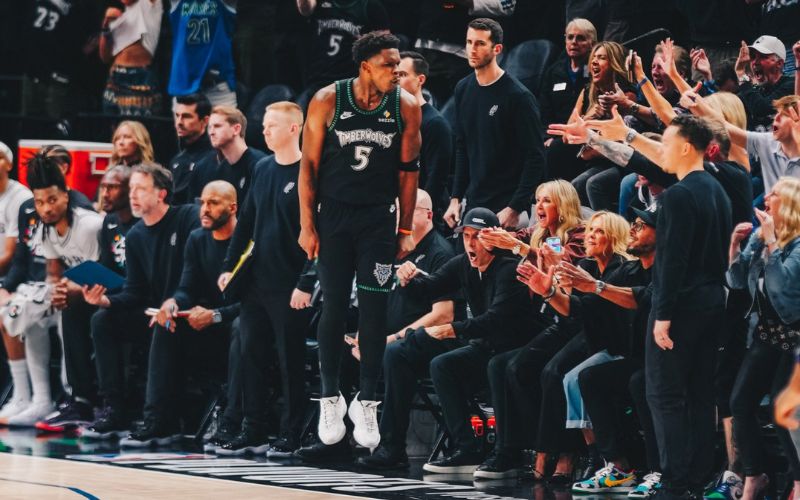 Wolves even series with Spurs 2-2
