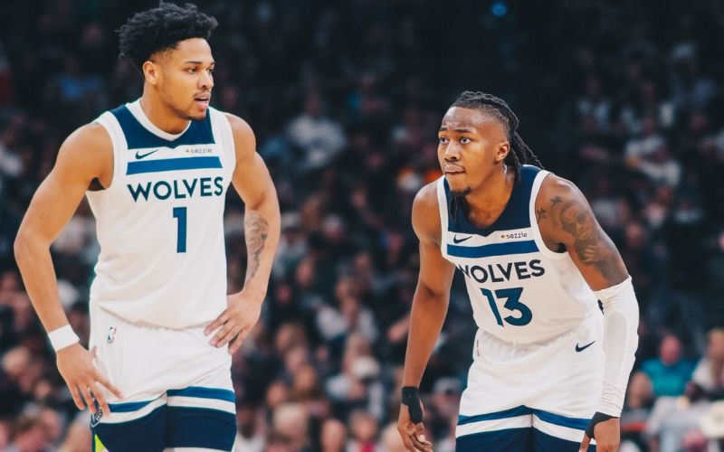 Wolves blown out in San Antonio